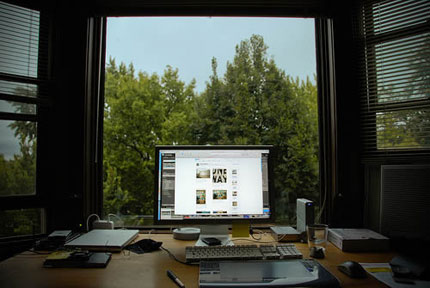 1439473725_734cccbf75 Improve Your Workflow: Creative and Inspirational Workplaces