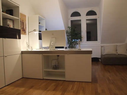 Neuer Schreibtisch - In Farbe